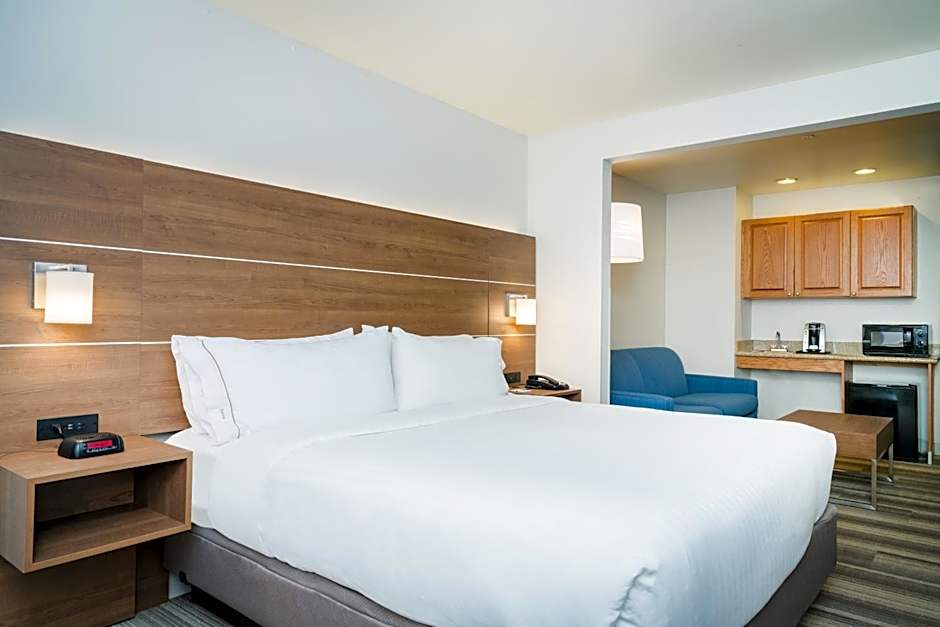 Holiday Inn Express & Suites Rocky Mount Smith Mountain Lake By IHG