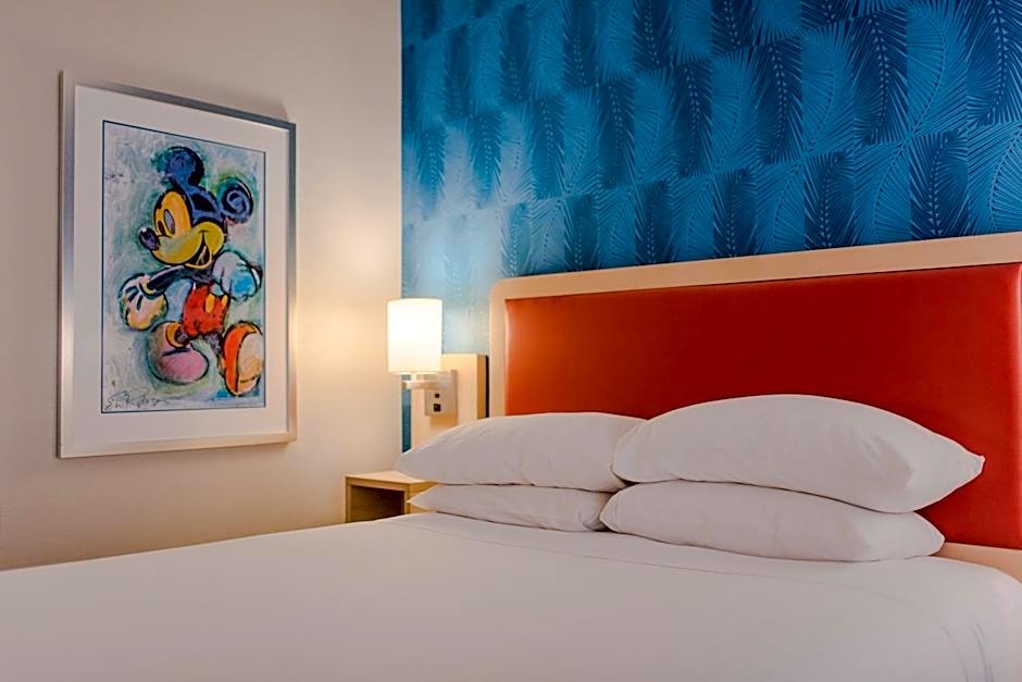 Howard Johnson by Wyndham Anaheim Hotel & Water Playground