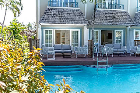 Sundeck Swim Up Suite