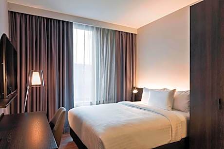 Economy Studio with Queen Bed