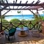 Ken's Beachfront Cafe & Lodge, BH2, Oceanfront with Free Kayak Rental