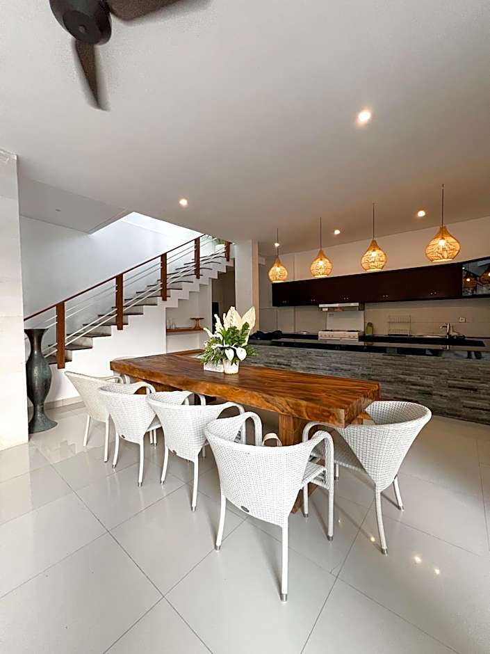 Apple Villas & Apartments