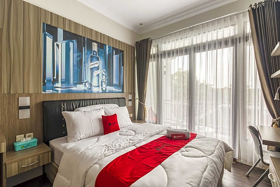 RedDoorz Plus near Gembira Loka Zoo 2