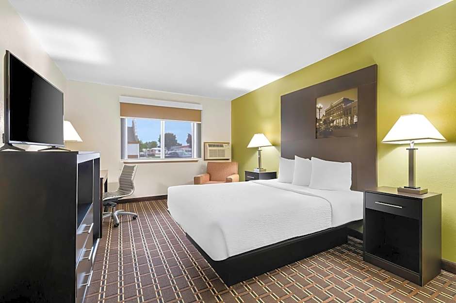 Super 8 by Wyndham La Crosse