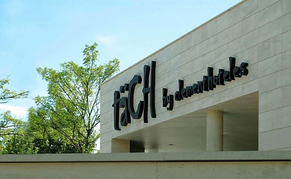 täCH Madrid Airport