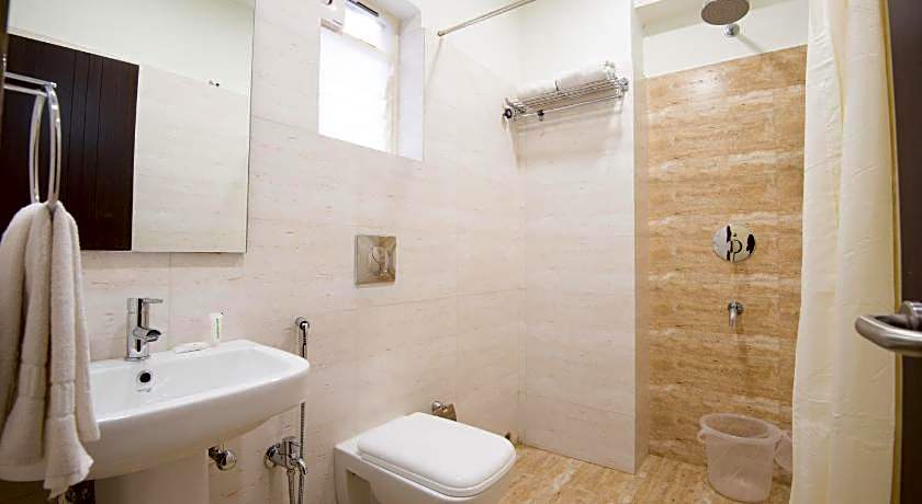 Treebo King'S Court Chandrasekharpur