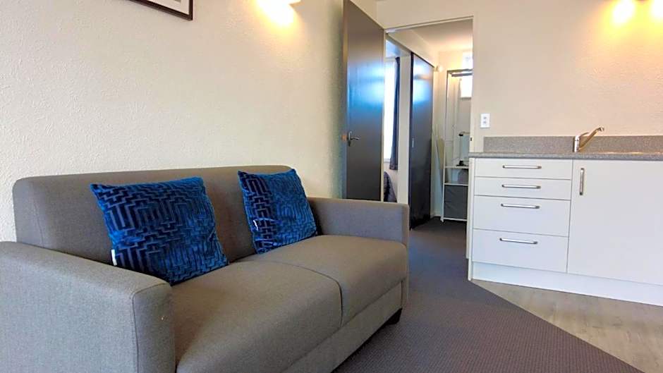 554 Moana Court Motel