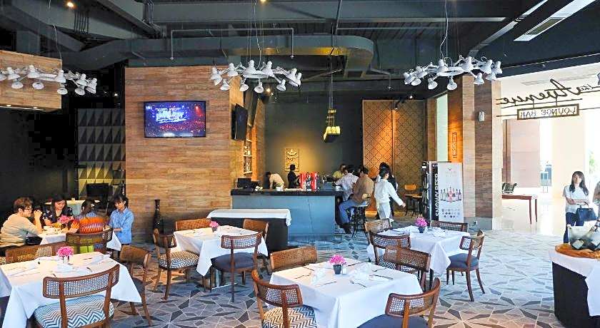 Java Paragon Hotel & Residences