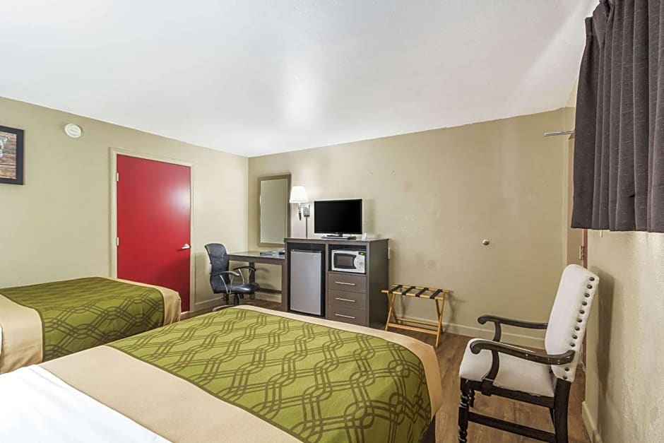 Econo Lodge Inn & Suites I-35 at Shawnee Mission