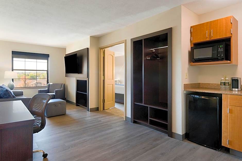 Clubhouse Hotel and Suites - Sioux Falls