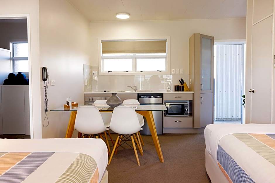 Broadway Motel & Miro Court Villas