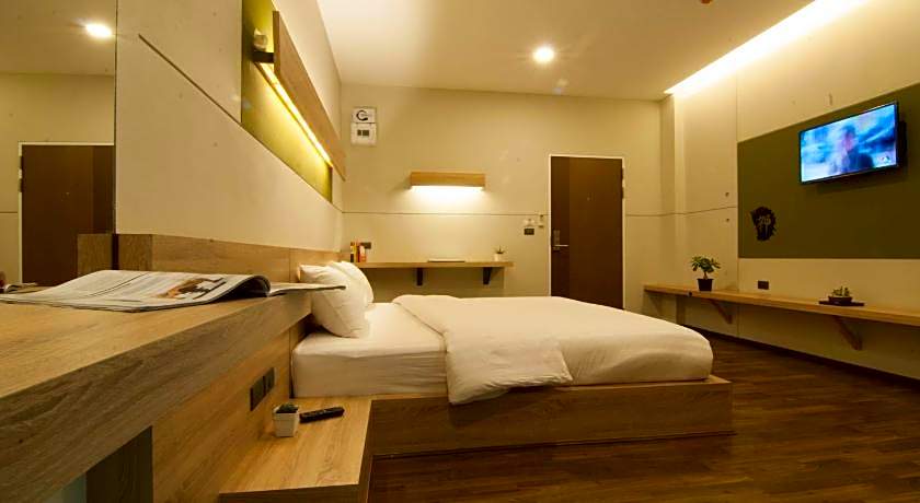 The Zenith Residence Hotel (SHA Extra Plus)