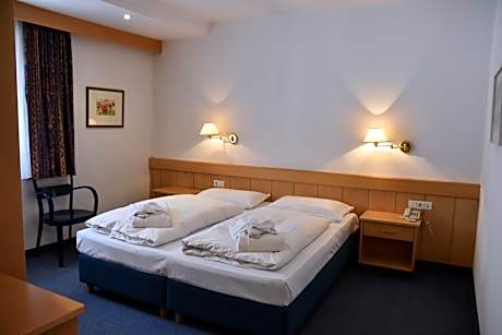 Apartment with Mountain View