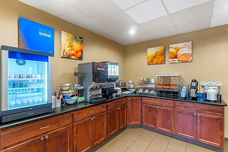 Comfort Inn & Suites Near University of Wyoming
