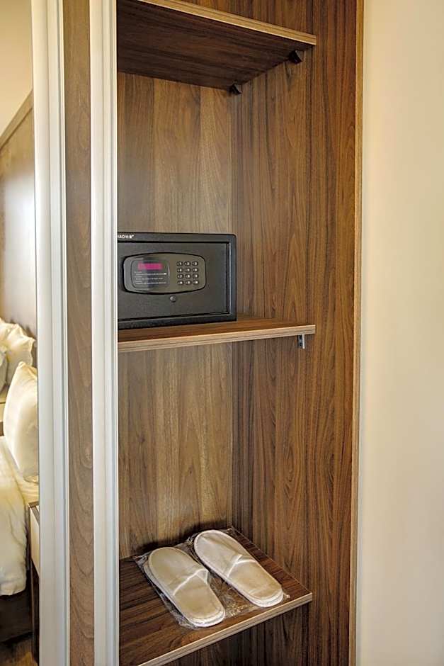 Luciana Hotel by FHM