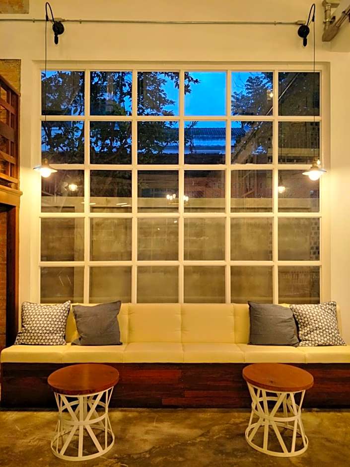 Memmoth Cafe & Hostel in Lampang