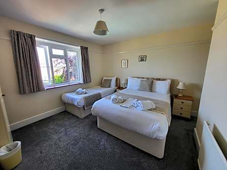 Triple Room with Sea View - Mid Floor