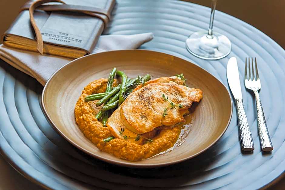 Inn at Bellefield / Hyde Park