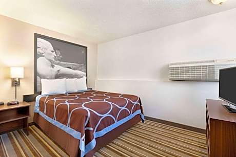 Queen Room - Non-Smoking