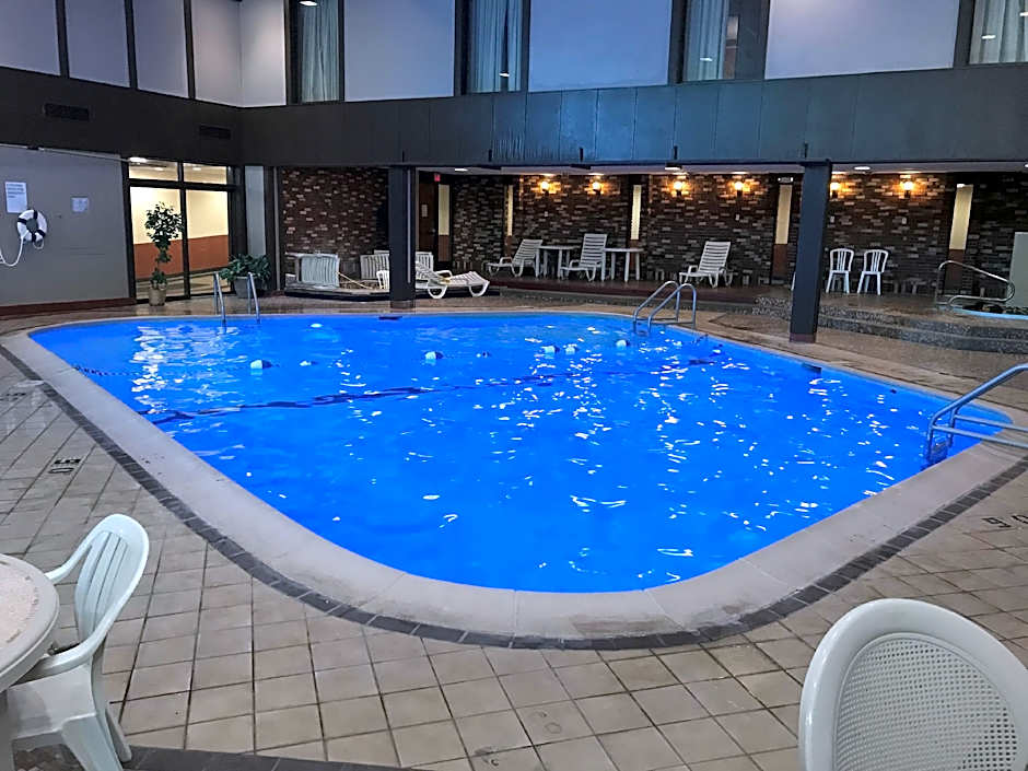 Ramada by Wyndham Albert Lea