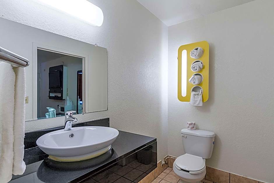 Motel 6-Oshkosh, WI