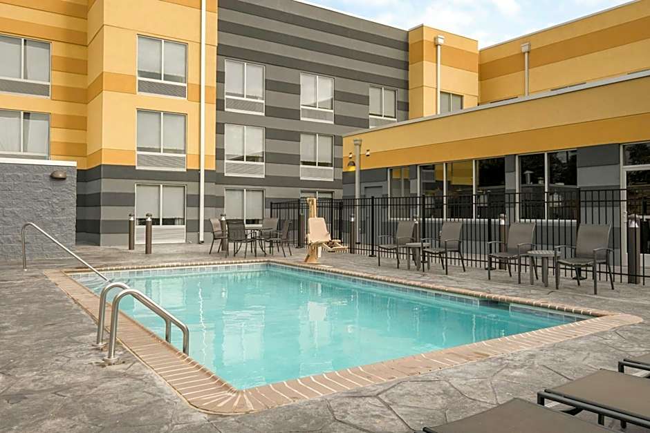 Fairfield Inn & Suites by Marriott Lexington Georgetown/College Inn