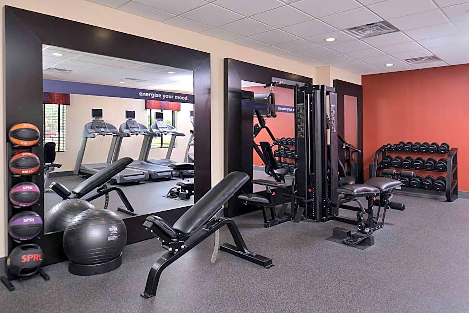 Hampton Inn By Hilton & Suites Dallas Market Center