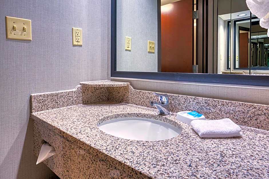 Drury Inn & Suites St. Louis Airport