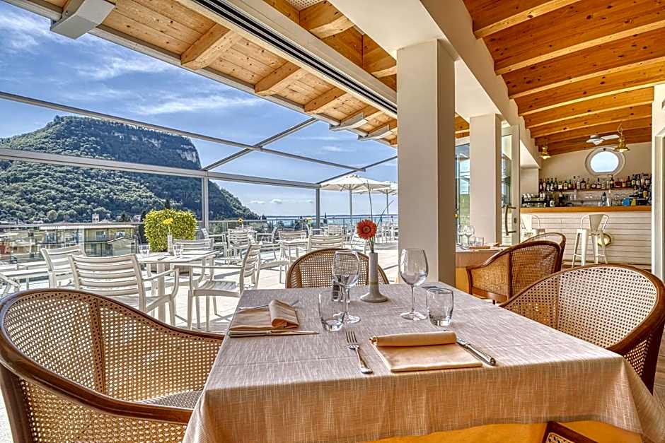 Sky Pool Hotel Sole Garda