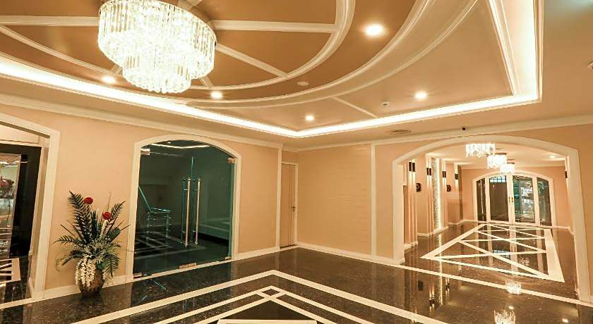 Crystal Palace Luxury Hotel Pattaya