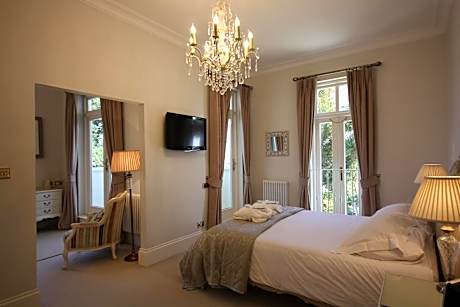 One-Bedroom Suite with Sea View