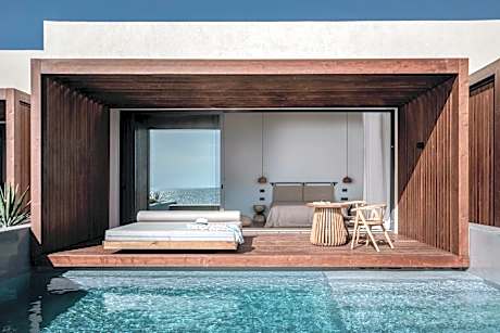 Relax Pool Suite - Seafront
