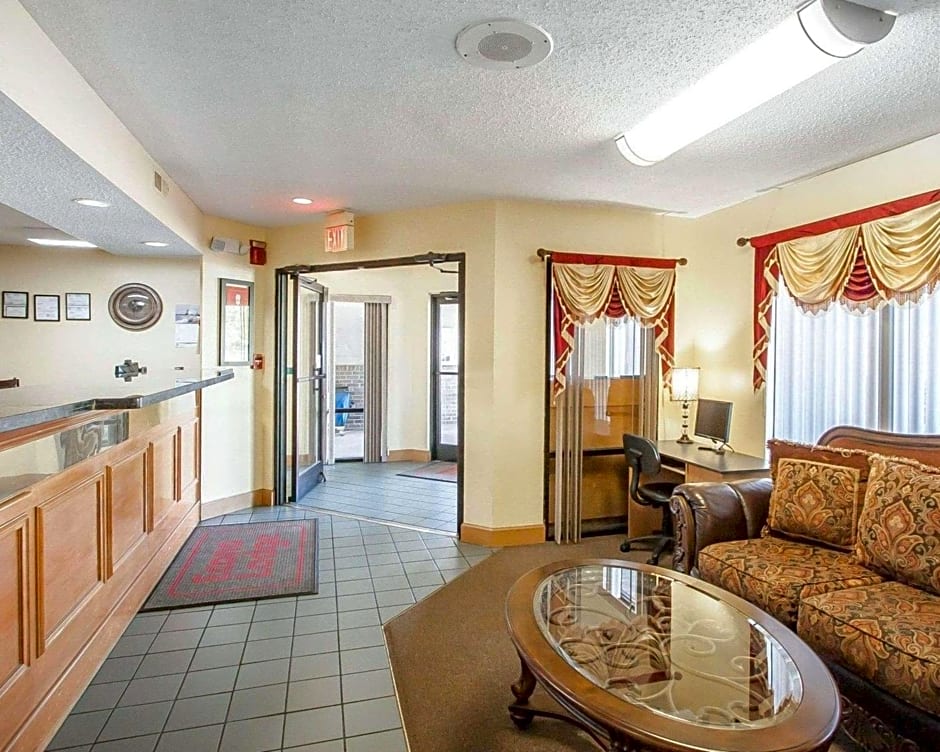 Econo Lodge Inn & Suites Murfreesboro