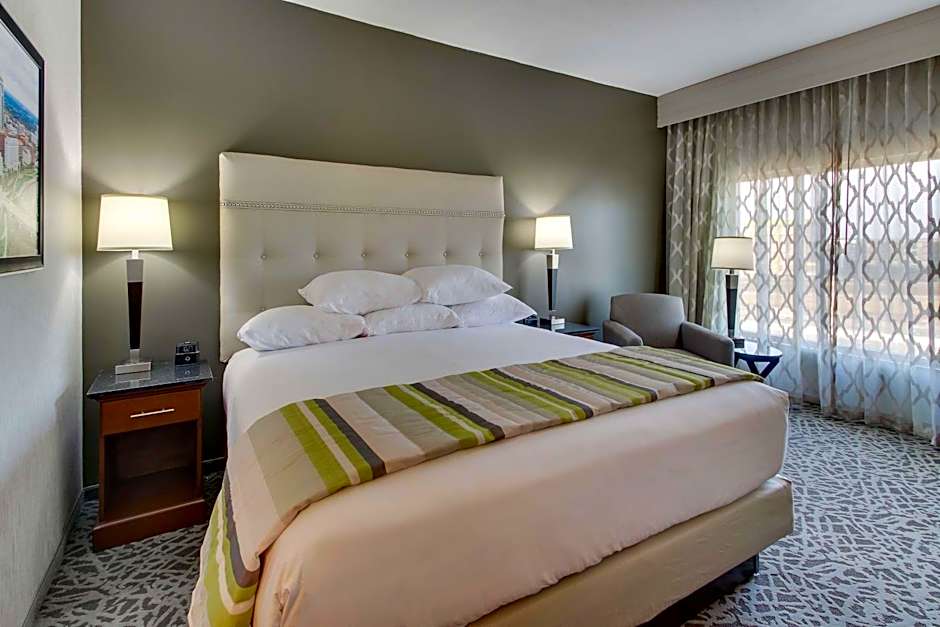 Drury Inn & Suites Cleveland Beachwood