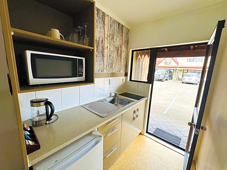 Apex On Fenton Motel