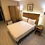 8 Rooms Hotel