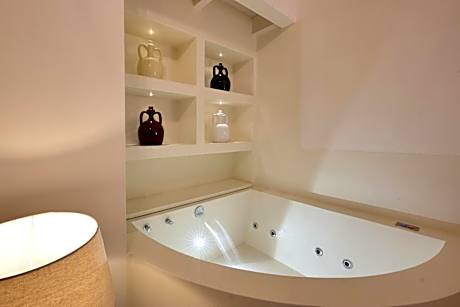 Suite with Balcony and Spa Bath