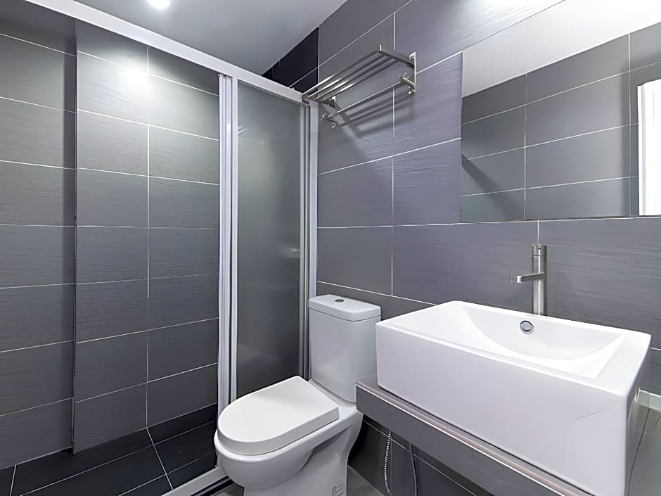 Super OYO 246 Link Inn