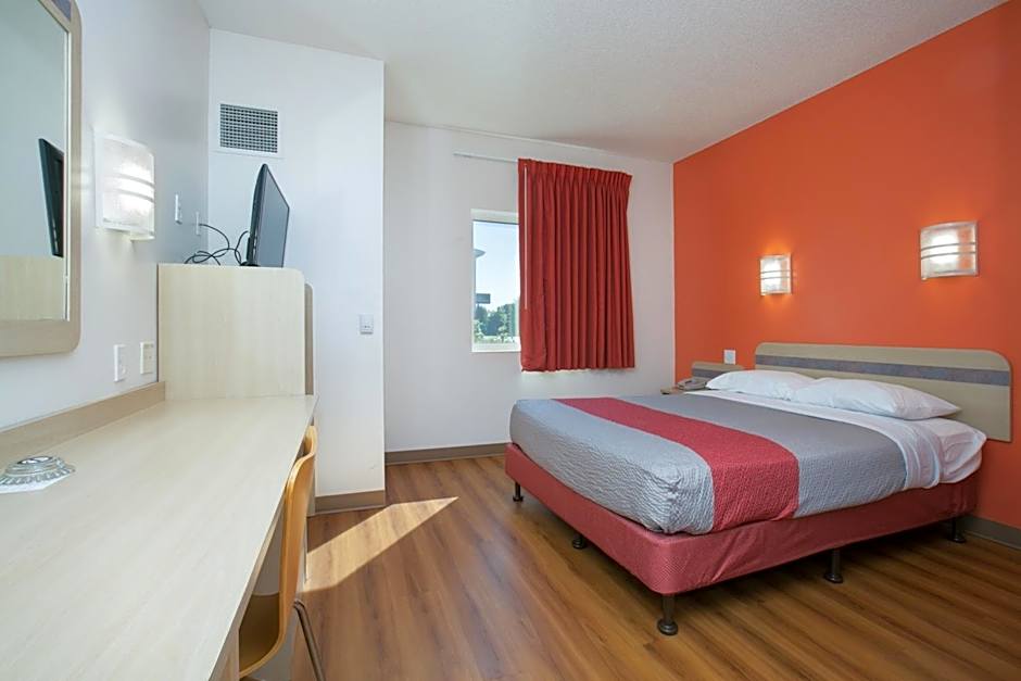 Motel 6-Brooklyn Center, MN - Minneapolis