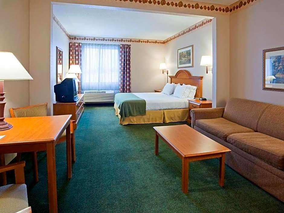 Holiday Inn Express & Suites Winner By IHG