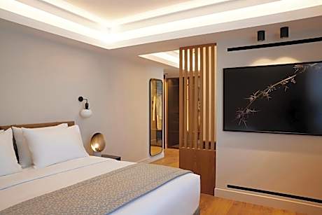 Teight Executive Room