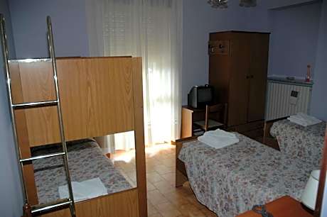 Quadruple Room with Private Bathroom