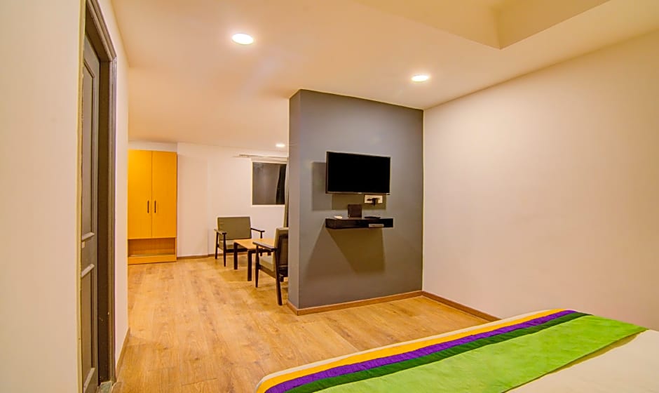 Treebo Trend Apple Tree Express