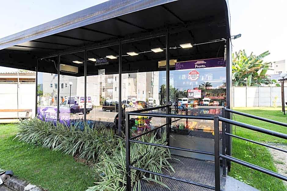 Apto c piscina e WiFi na Praia da Enseada -Guaruja