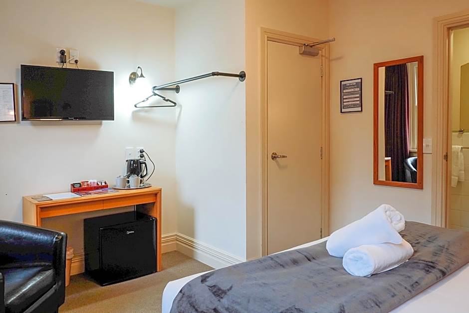 The Grand Hotel & Bar - Akaroa