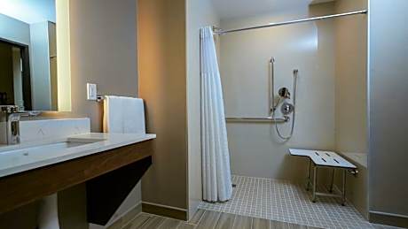 La Quinta Inn & Suites by Wyndham Santa Cruz