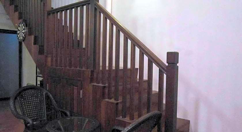 Thirty Three Stewart Houze Guest House