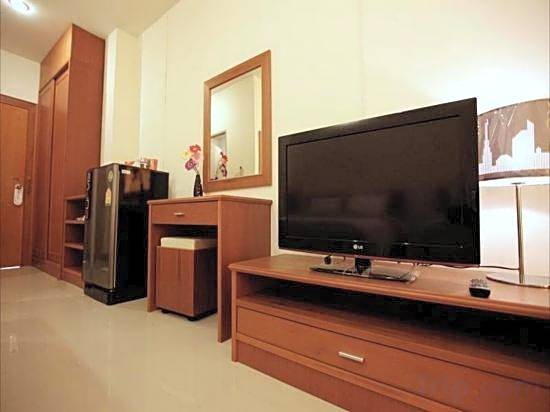 Rafael Mansion Bangkok Airport