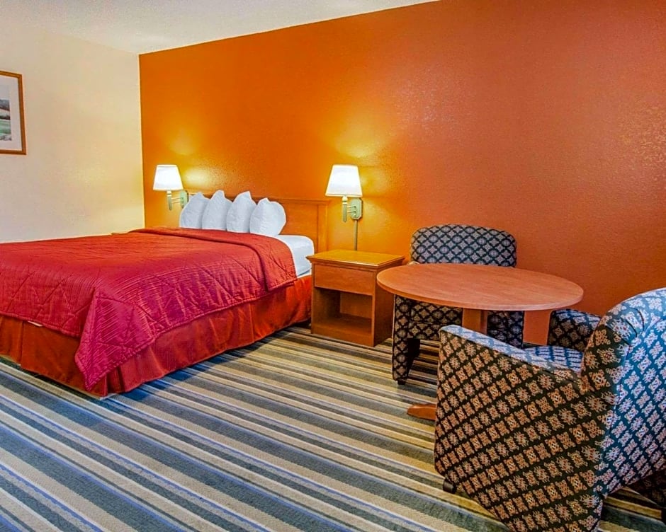 Quality Inn & Suites Medford Airport