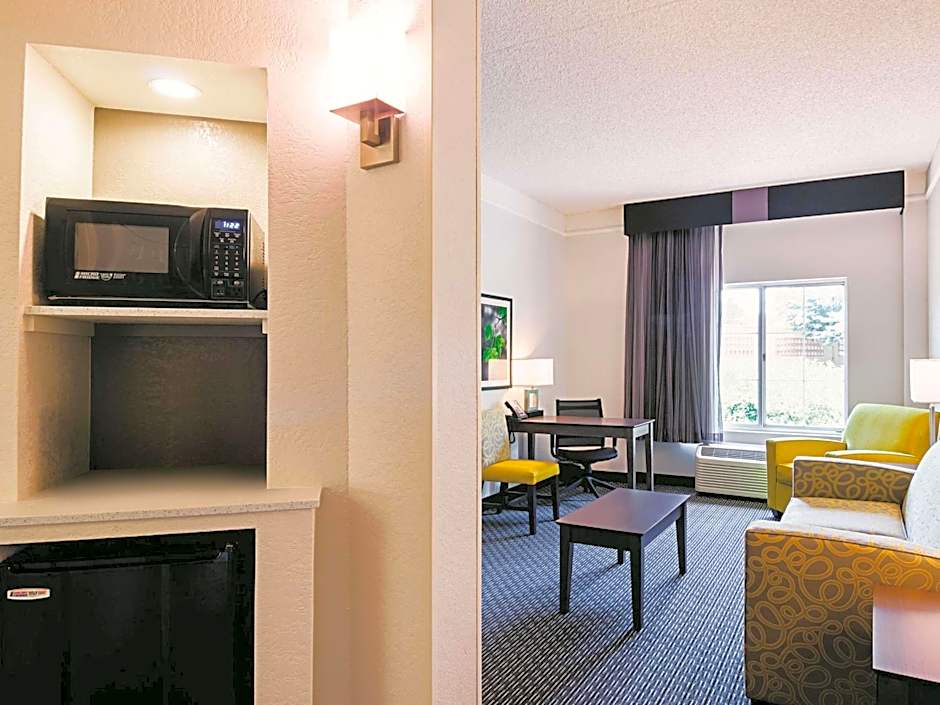 La Quinta Inn & Suites by Wyndham Denver Airport Dia